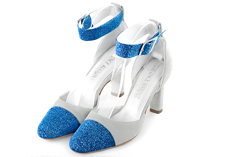 Electric blue and pearl grey women's open side shoes, with a strap around the ankle. Round toe. High kitten heels. Front view - Florence KOOIJMAN